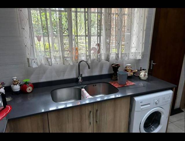 2 BEDROOM TOWNHOUSE FOR SALE IN NEW REDRUTH
